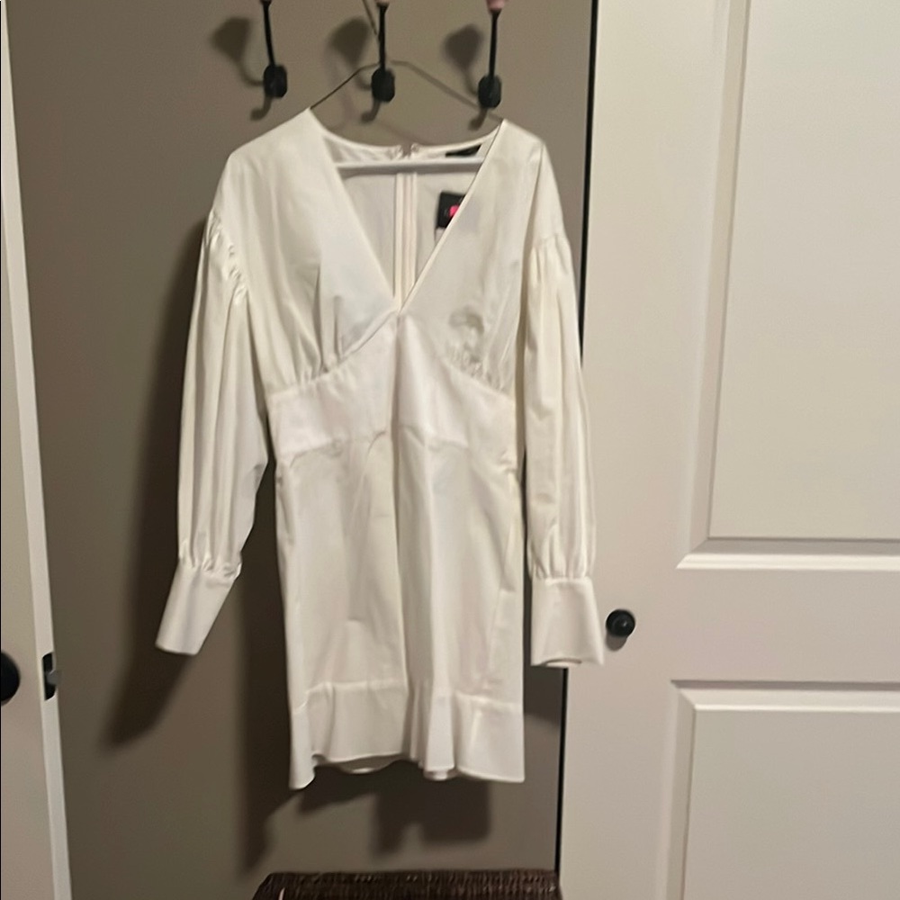 Elegant White V-Neck Women's Top